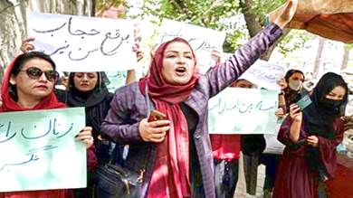 أفغانيات يتظاهرن في كابول للمطالبة بحق التعليم والعمل